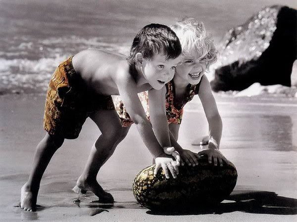 На берегу моря. - море, дети - оригинал