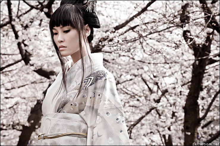 Прогулка по цветущему саду. - восток, девушки, япония - оригинал