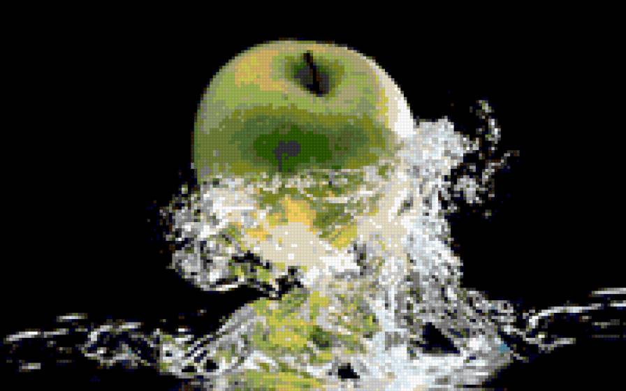 яблоко в воде - предпросмотр