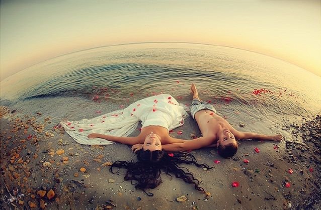 пара на берегу - берег, люди, пляж, пара - оригинал