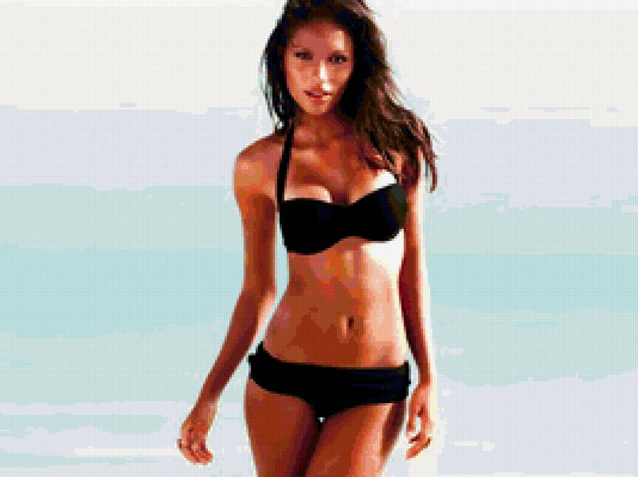 Девушка в бикини - предпросмотр