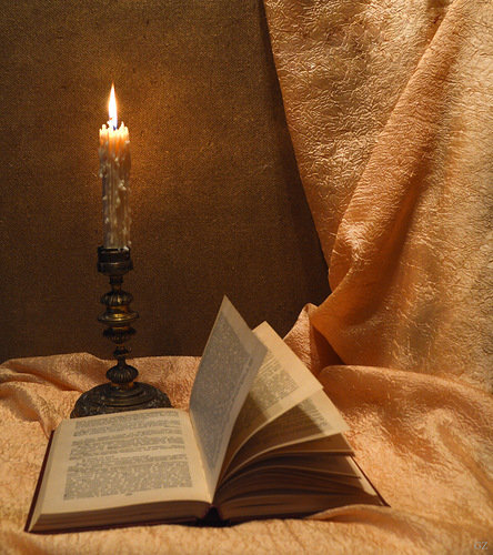 книга - свеча, натюрморт, книга - оригинал
