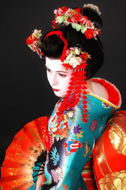 Девушка в кимоно. - девушки, гейша, япония, восток - оригинал