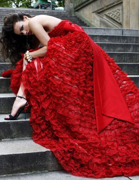 красное платье - мода, красное, шик, лестница, девушка, женщина, платье, она - оригинал
