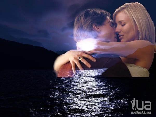 Пара при луне - пара, море - оригинал