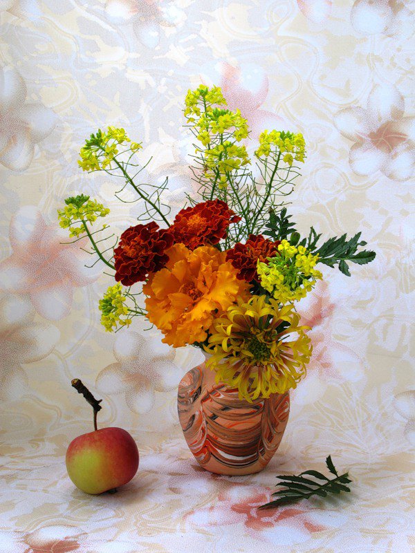 яблочко на тарелочке - оригинал