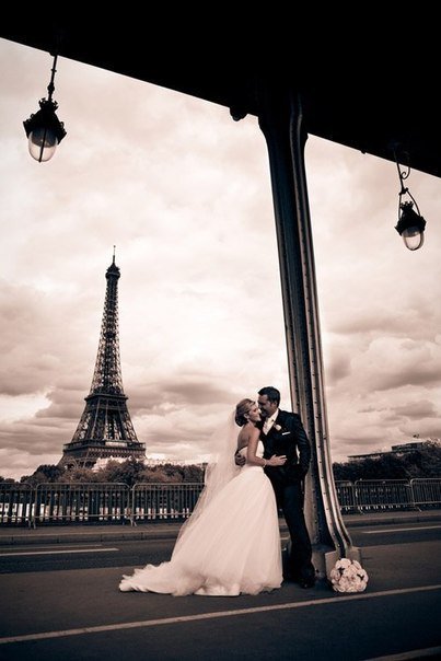 Свадьба в Париже - невеста, жених, свадьба, париж - оригинал