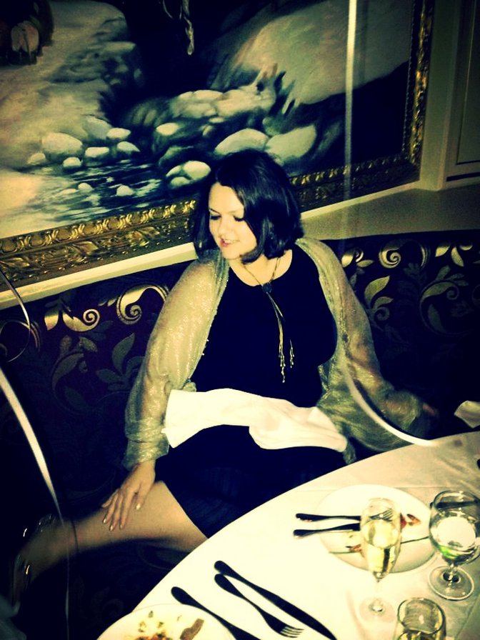 Анна Попова - романтика, девушка - оригинал