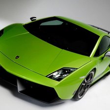 машина зеленая