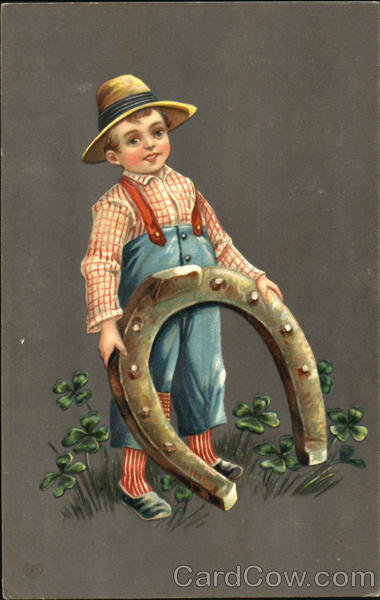 Boy with floppy hat is holding a large horseshoe - оригинал