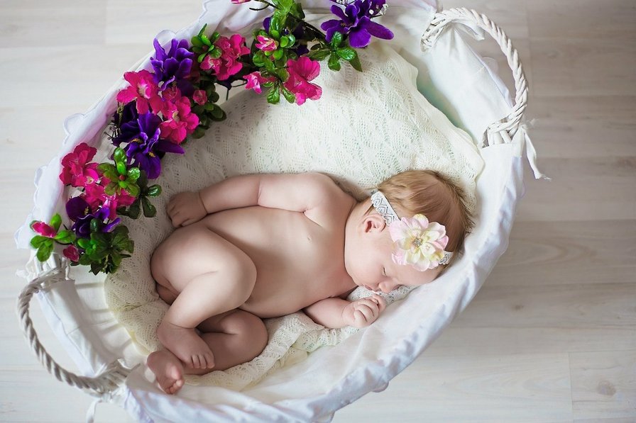 младенец - калыбель, ребенок, девочка, цветы, дети - оригинал