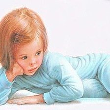 Девочка в голубой пижаме