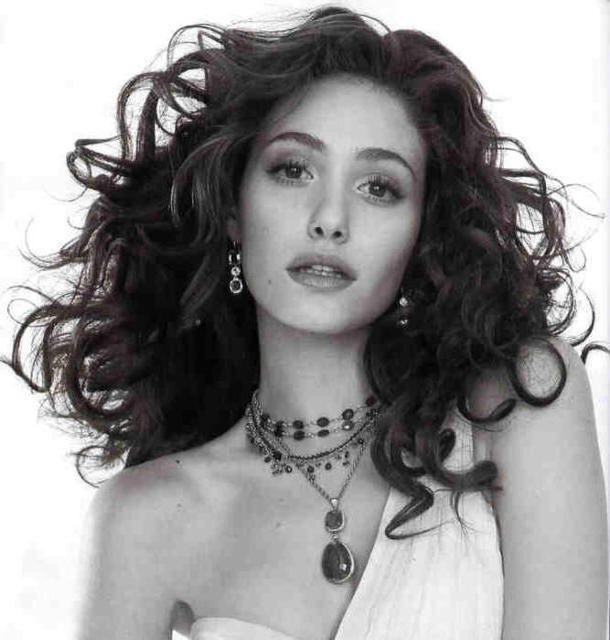 Эмма - певица, портрет - оригинал