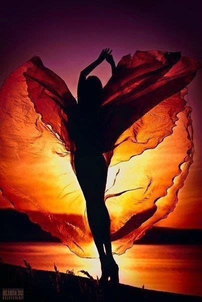 игра с закатом - природа, вечер, закат, девушки, тень, море - оригинал