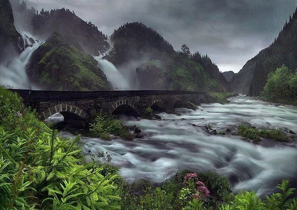 Фьерды Норвегии - река, норвегия, тучи, акведук, горы - оригинал