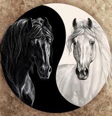 кони ( инь и янь) - год лошади, лошади, подушка - оригинал