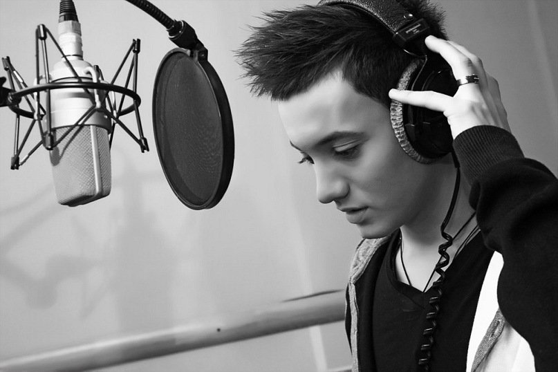 Стас Шуринс - певец, люди - оригинал