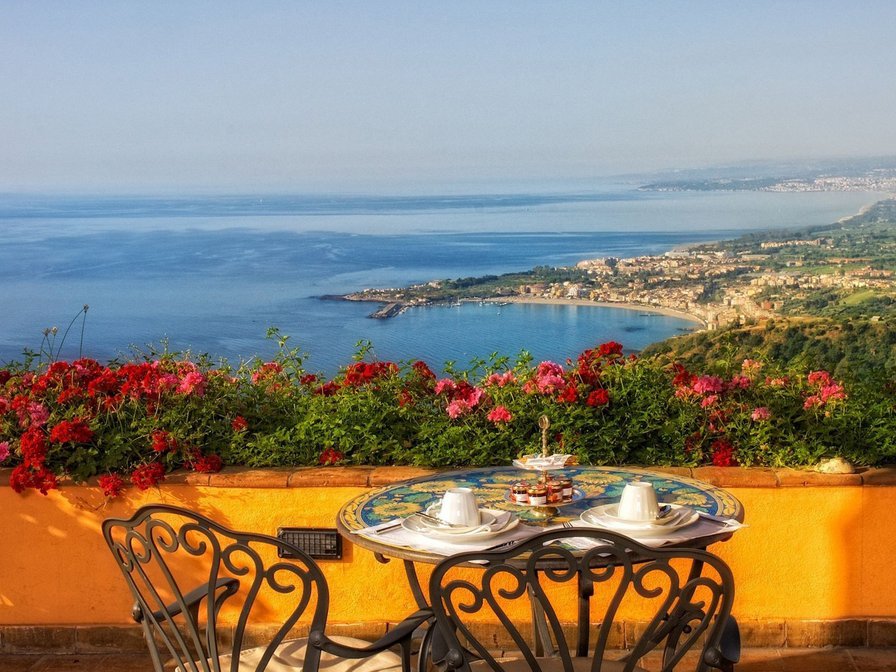 столик у моря - оригинал