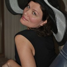 Оригинал схемы вышивки «дама в шляпе)» (№532786)