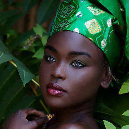 krasota v cherno - momiche - оригинал