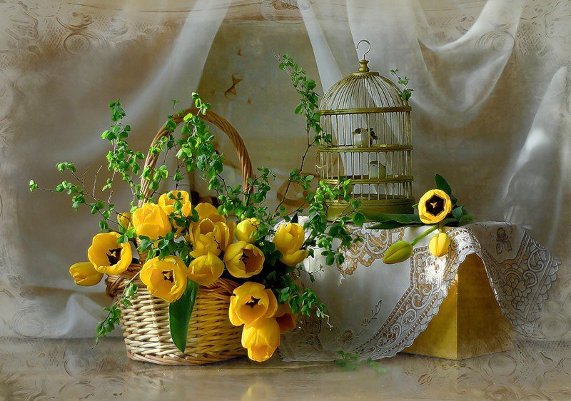 Желтые тюльпаны - корзина, натюрморт, клетка, тюльпан. букет, кружево - оригинал