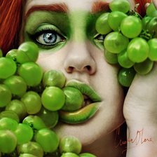Оригинал схемы вышивки «Серия - девушки с фруктами. Зелёный виноград.» (№544732)