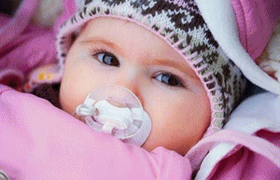 Малышка с соской - ребенок, малыш - предпросмотр