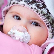 Схема вышивки «Малышка с соской»