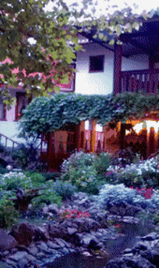 дворик с колодцем болгария - дом зелень болгария - предпросмотр