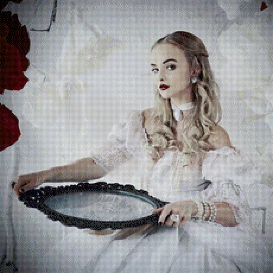 белая королева - зеркало, девушка - предпросмотр