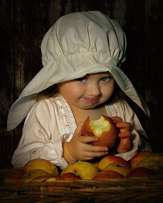 девочка с яблоком - картина, лицо, девочка, дети, мальчик, портрет, ангел - оригинал