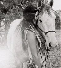 Оригинал схемы вышивки «Девушка и лошадь» (№568323)
