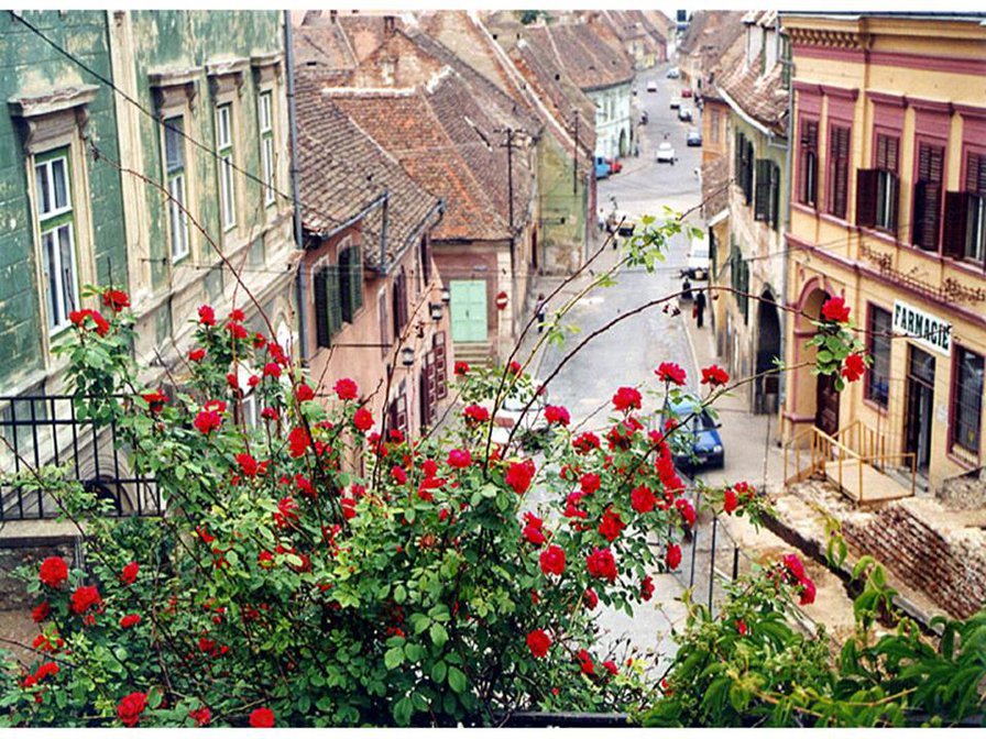 улица - улица, здания - оригинал