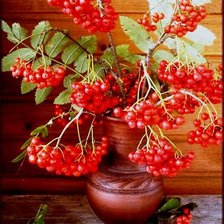 Схема вышивки «Рябина в вазе»