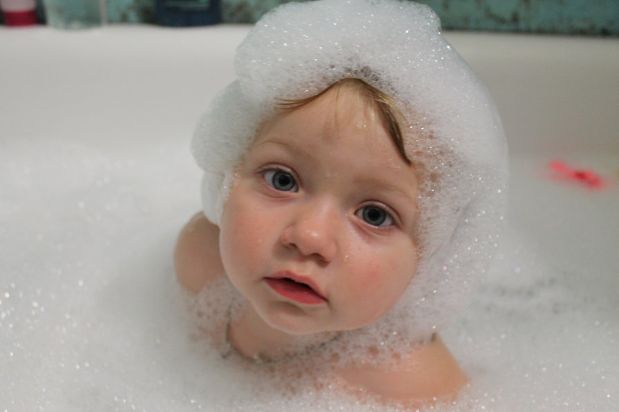 Малышка в ванной - оригинал