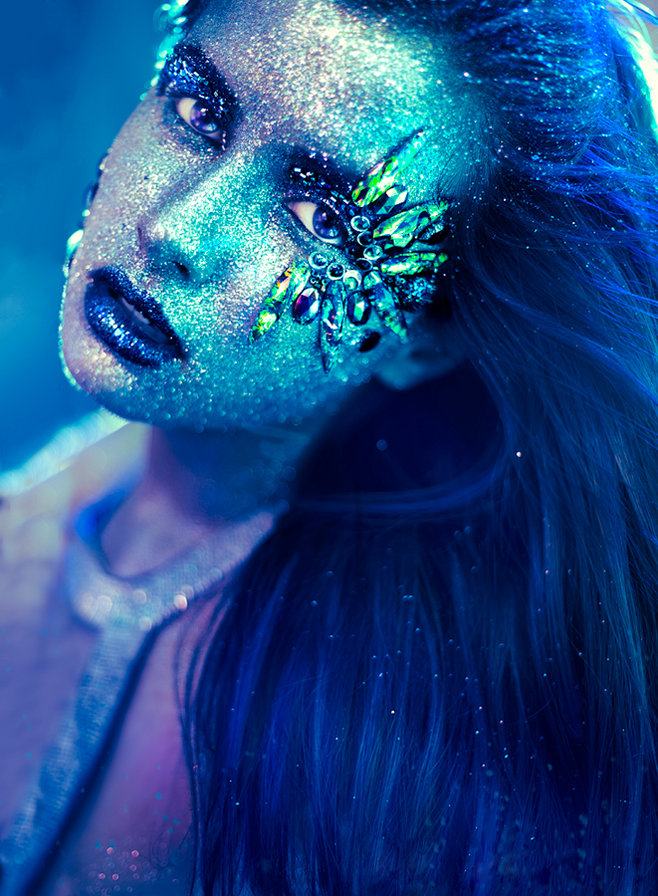 дочь нептуна - миф, девушка - оригинал