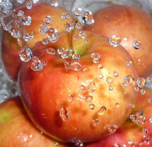 Капли на яблоках - роса, яблоки - оригинал