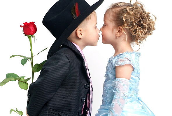 маленький джентельмен - девочка, мальчик, дети, поцелуй - оригинал