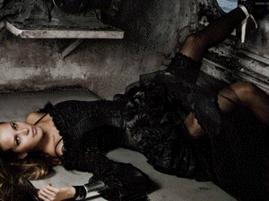 Развалины - она, девушка - предпросмотр