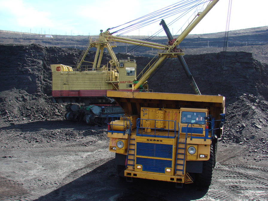 Разрез - экскаватор, работа, уголь - оригинал