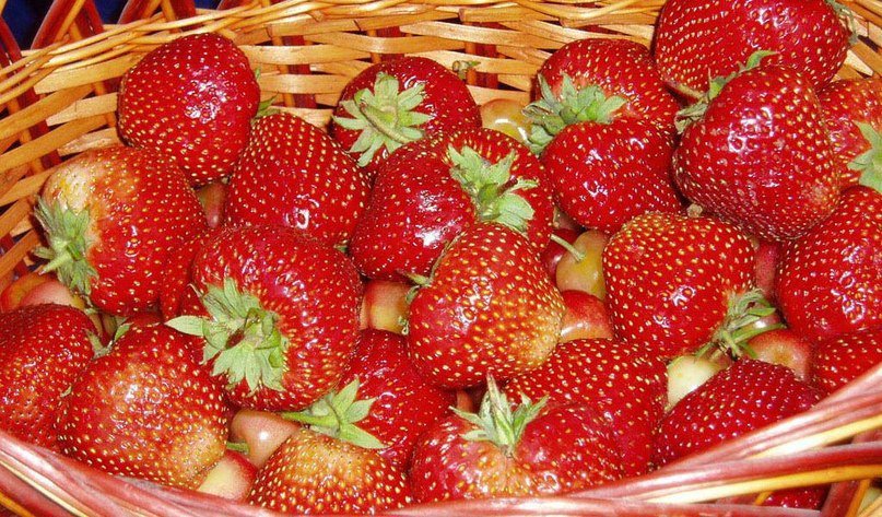 клубника в корзине - ягоды, еда, клубника - оригинал