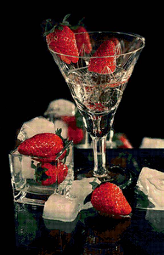 Клубника с шампанским в бокале - клубника, на кухню, лед, бокал - предпросмотр