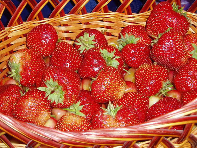 Вкусные ягодки - клубника, лето, ягоды - оригинал