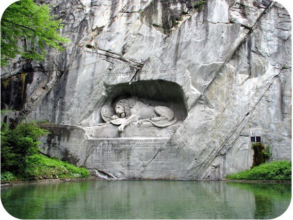 лев в скале - оригинал