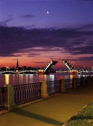 По ночному городу... - река, город, мост - оригинал