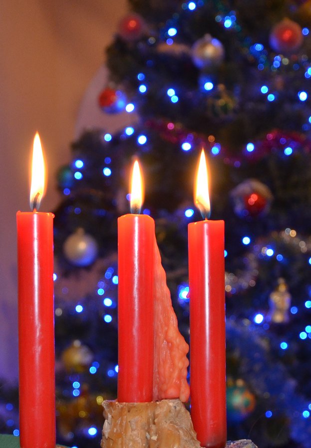 Новогодние свечи - огонь, свеча, новый год - оригинал