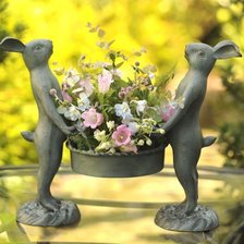 Схема вышивки «садовые зайчики»