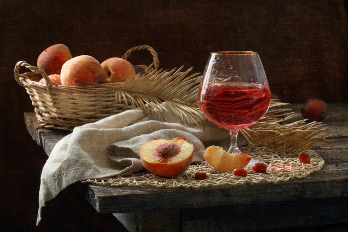 Персики с вином - натюрморт, натюрморт с вином - оригинал