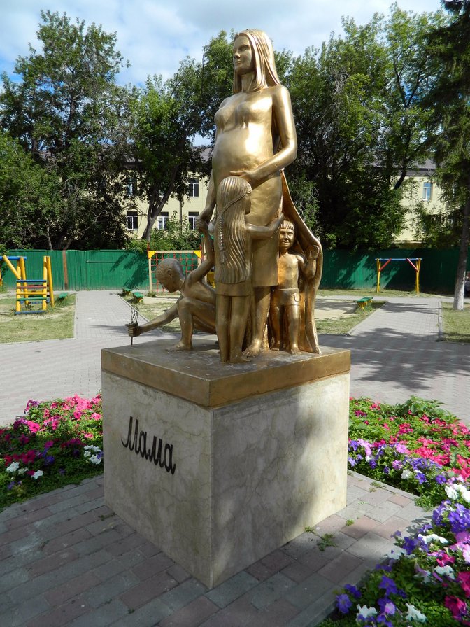 Монумент "Мама",г.Тюмень - монумент, памятник, мама, тюмень, люди - оригинал