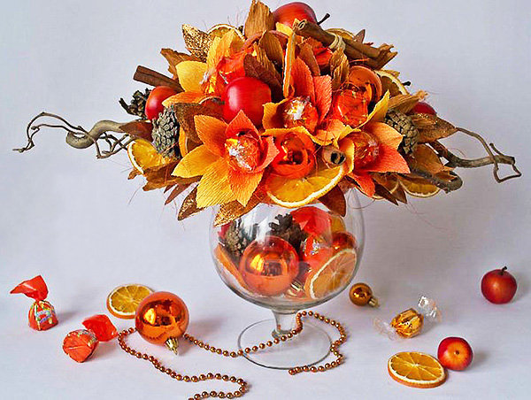 новогодний натюрморт - фрукты, золото, ваза, новый год, игрушки, натюрморт - оригинал